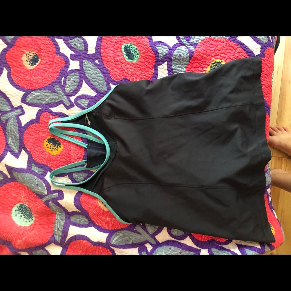 Brooks running top